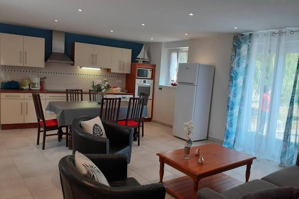 Appartement 4 Pers Dans Longere A 800M De La Plage Plouhinec  Экстерьер фото